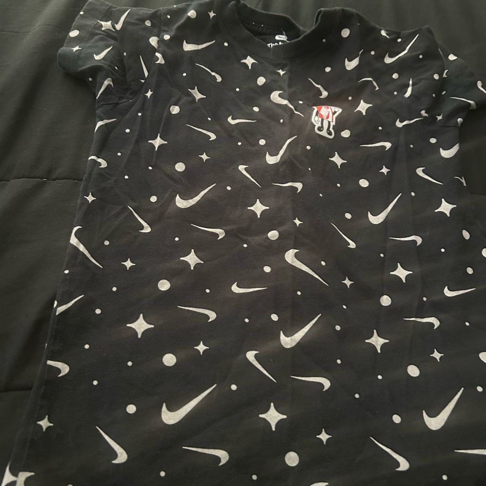 Nike Black and White Short Sleeve Tee with Swoosh Pattern
